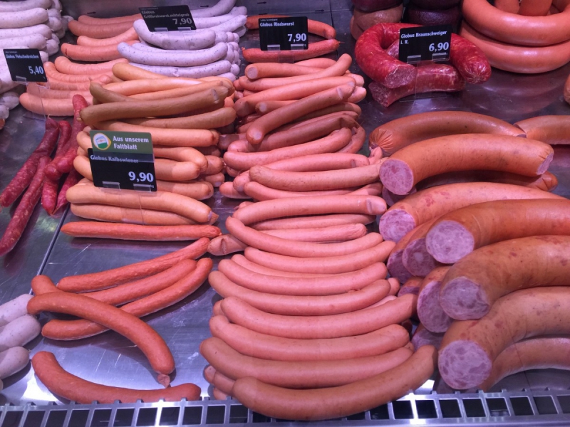 charcuterie-LA SEYNE SUR MER-min_sausages_meat_butchery-1069321